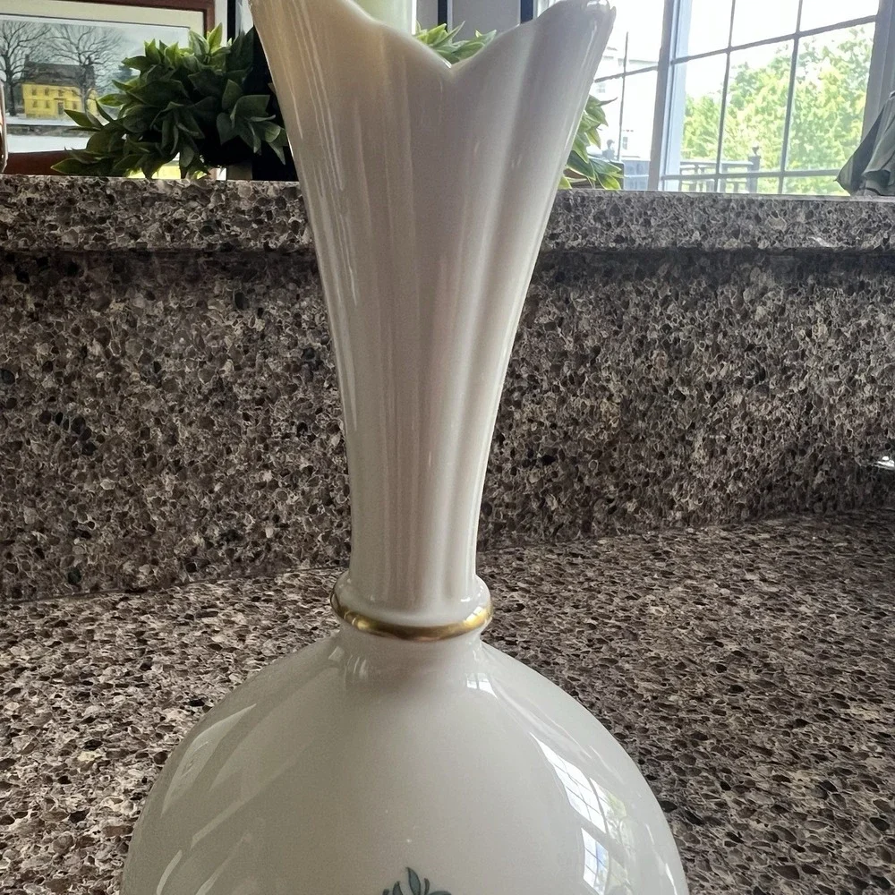Lenox Bulbous Vintage Blue Tree Bud Vase~Pink & Yellow Flowers~24K Gold Trim